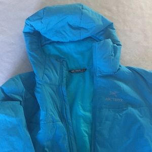 Women’s XL Arc’Teryx Atom LT Insulated Hoodie